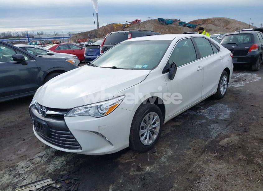 Photo 2 of 2015 Toyota Camry LE (VIN 4T4BF1FK0FR505805)