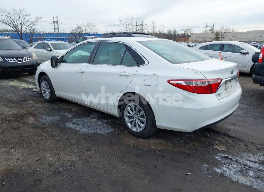 Photo 3 of 2015 Toyota Camry LE (VIN 4T4BF1FK0FR505805)