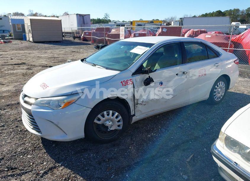 Photo 2 of 2015 Toyota Camry LE (VIN 4T4BF1FK0FR506257)