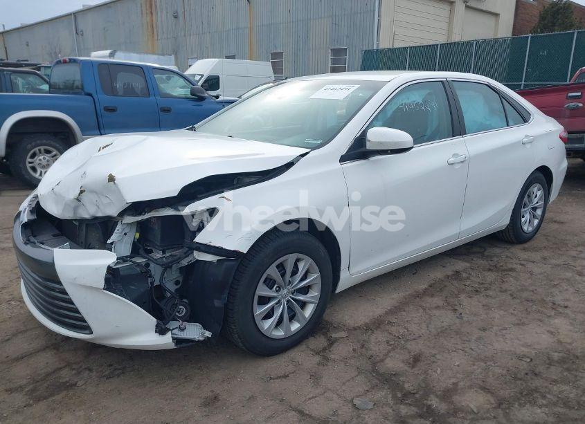 Photo 2 of 2015 Toyota Camry LE (VIN 4T4BF1FK0FR514116)