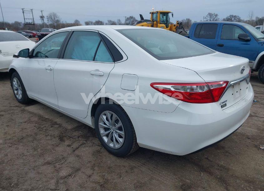 Photo 3 of 2015 Toyota Camry LE (VIN 4T4BF1FK0FR514116)