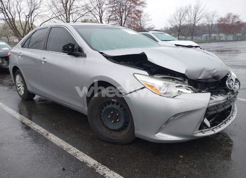 2016 Toyota Camry LE (VIN 4T4BF1FK0GR520838) main photo