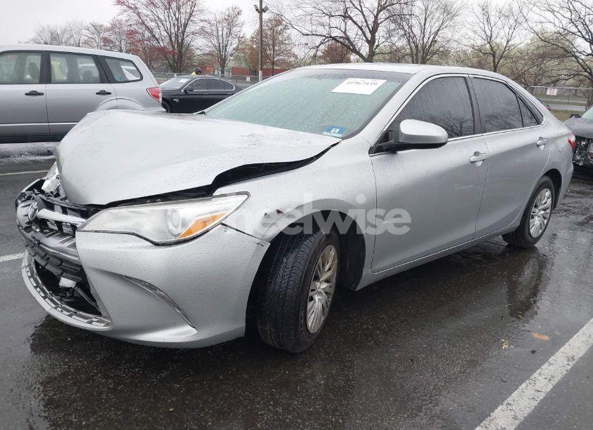 Photo 2 of 2016 Toyota Camry LE (VIN 4T4BF1FK0GR520838)