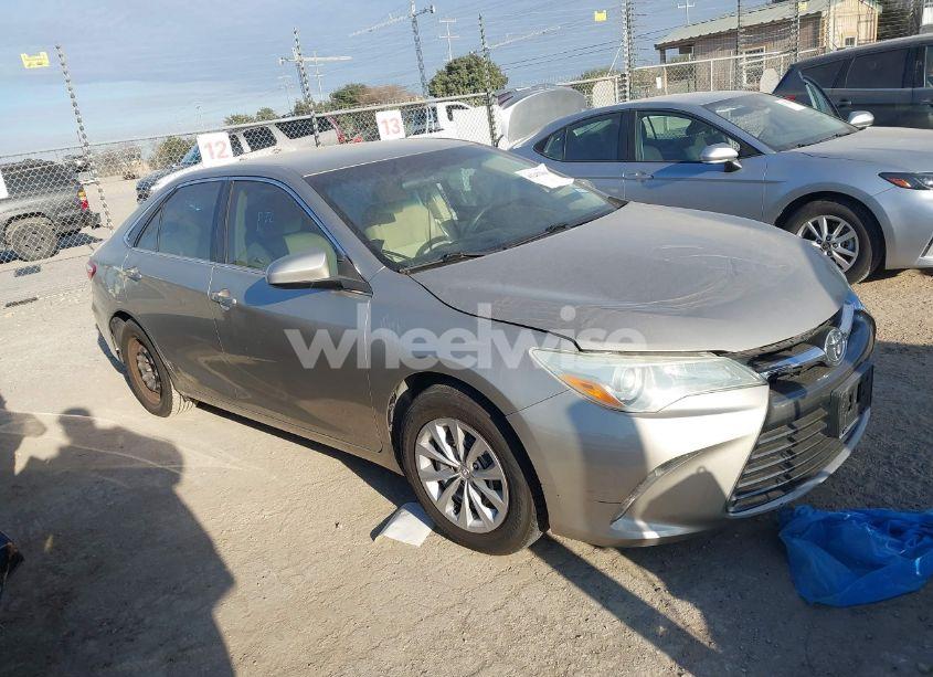 2016 Toyota Camry LE (VIN 4T4BF1FK0GR533931) main photo