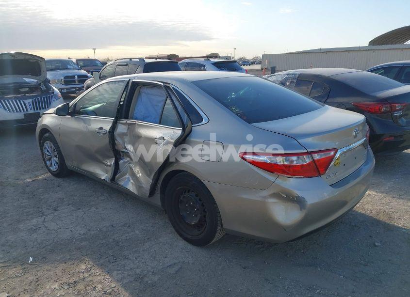 Photo 3 of 2016 Toyota Camry LE (VIN 4T4BF1FK0GR533931)