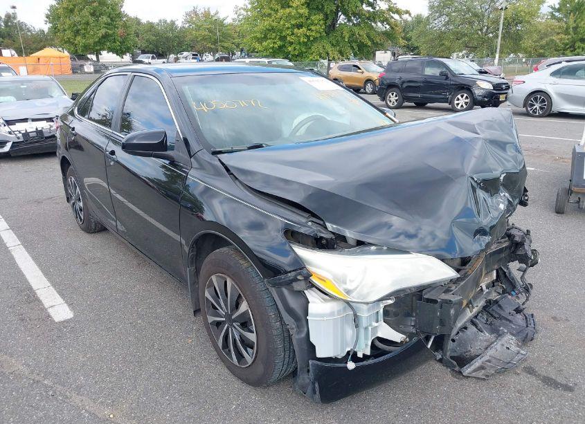 2016 Toyota Camry LE (VIN 4T4BF1FK0GR536473) main photo
