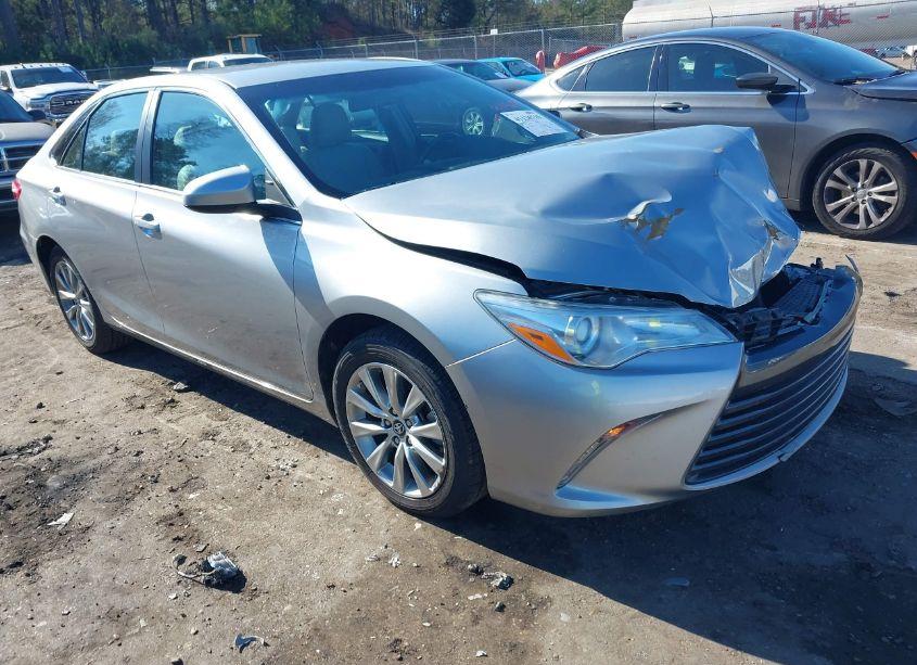 2016 Toyota Camry XLE (VIN 4T4BF1FK0GR552544) main photo