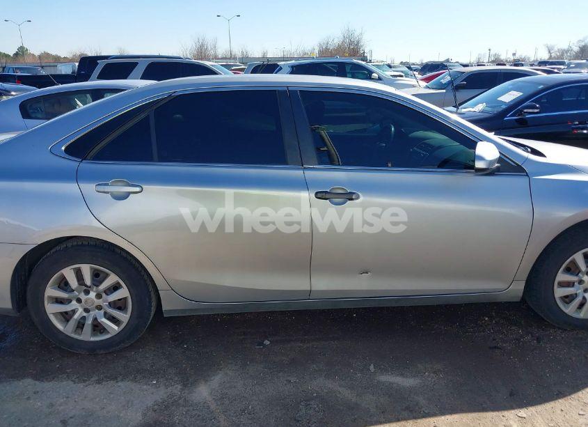 Photo 13 of 2016 Toyota Camry LE (VIN 4T4BF1FK0GR552740)