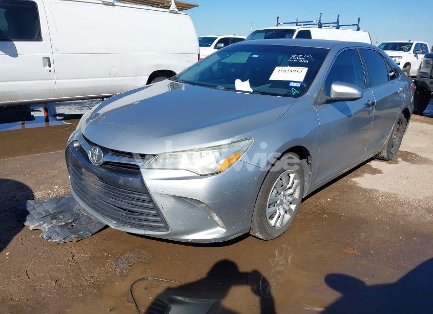 Photo 2 of 2016 Toyota Camry LE (VIN 4T4BF1FK0GR552740)