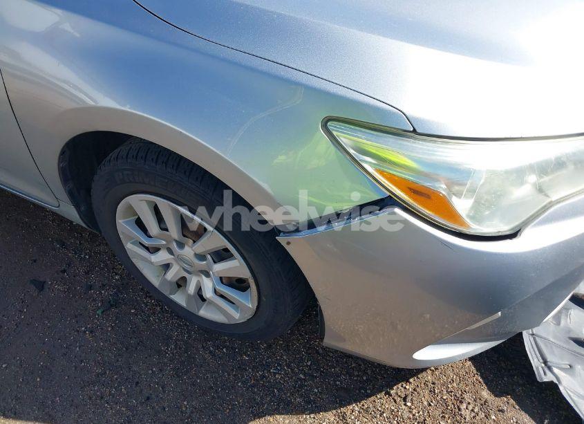 Photo 6 of 2016 Toyota Camry LE (VIN 4T4BF1FK0GR552740)