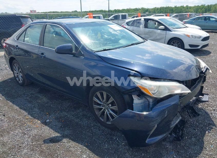 2016 Toyota Camry XLE (VIN 4T4BF1FK0GR564175) main photo
