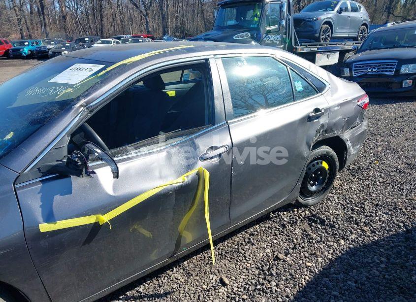 Photo 6 of 2016 Toyota Camry LE (VIN 4T4BF1FK0GR572812)