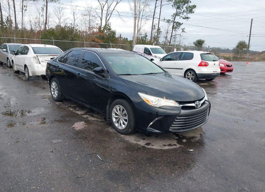 2016 Toyota Camry LE (VIN 4T4BF1FK0GR573314) main photo