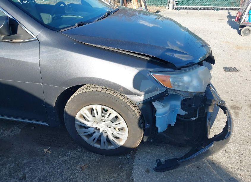 Photo 18 of 2013 Toyota Camry LE (VIN 4T4BF1FK1DR300135)