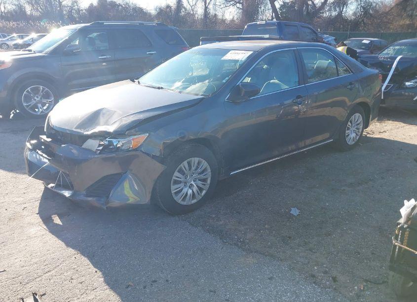 Photo 2 of 2013 Toyota Camry LE (VIN 4T4BF1FK1DR300135)