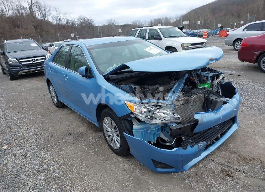 2013 Toyota Camry LE (VIN 4T4BF1FK1DR300720) main photo