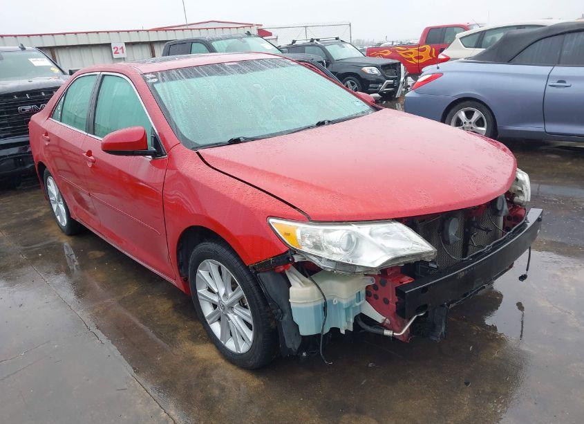 2013 Toyota Camry XLE (VIN 4T4BF1FK1DR326976) main photo