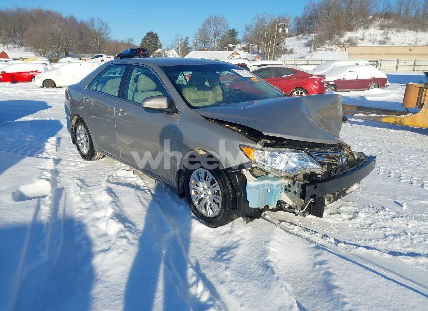 2013 Toyota Camry LE (VIN 4T4BF1FK1DR328937) main photo