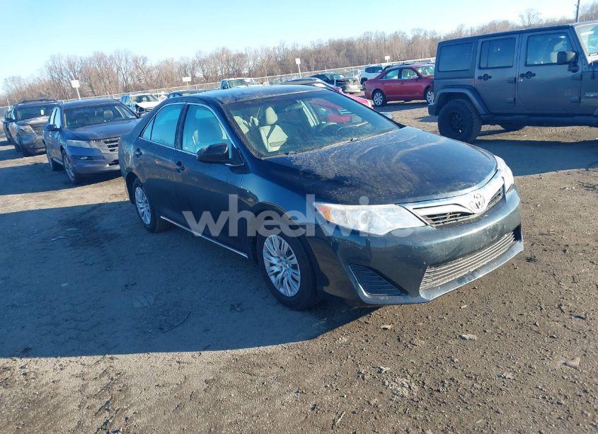 2013 Toyota Camry LE (VIN 4T4BF1FK1DR330414) main photo
