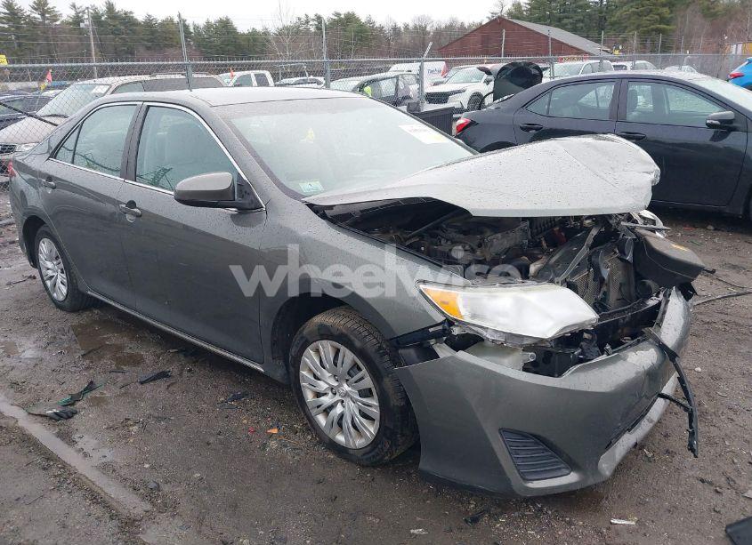 2013 Toyota Camry LE (VIN 4T4BF1FK1DR330705) main photo