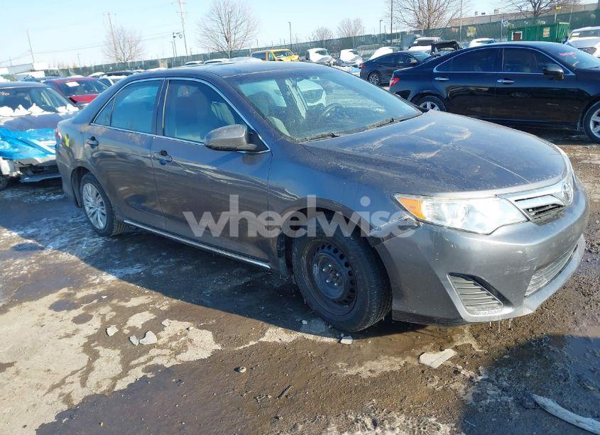 2014 Toyota Camry LE (VIN 4T4BF1FK1ER362409) main photo