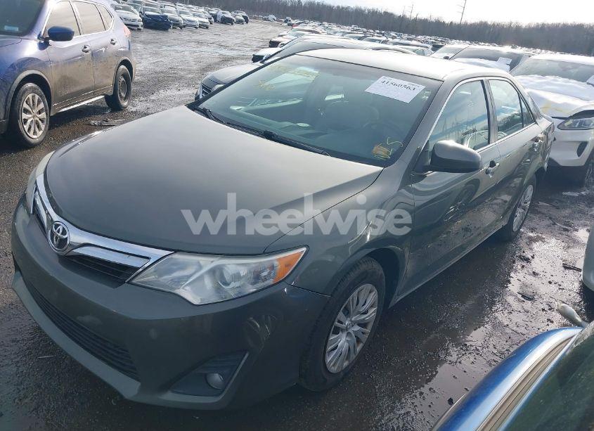 Photo 2 of 2014 Toyota Camry LE (VIN 4T4BF1FK1ER365441)