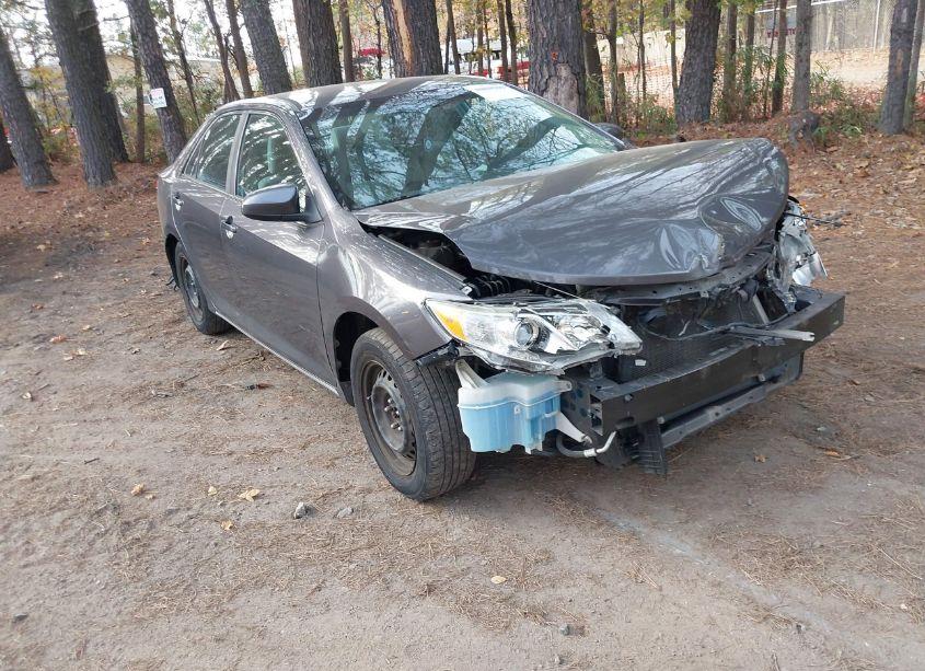 2014 Toyota Camry LE (VIN 4T4BF1FK1ER367304) main photo