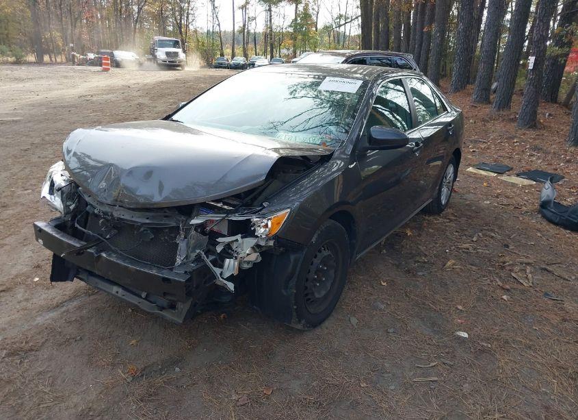 Photo 2 of 2014 Toyota Camry LE (VIN 4T4BF1FK1ER367304)