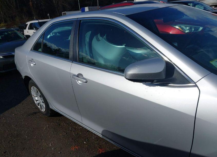 Photo 14 of 2014 Toyota Camry LE (VIN 4T4BF1FK1ER369845)