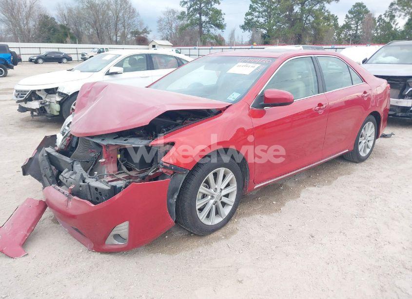 Photo 2 of 2014 Toyota Camry XLE (VIN 4T4BF1FK1ER375189)