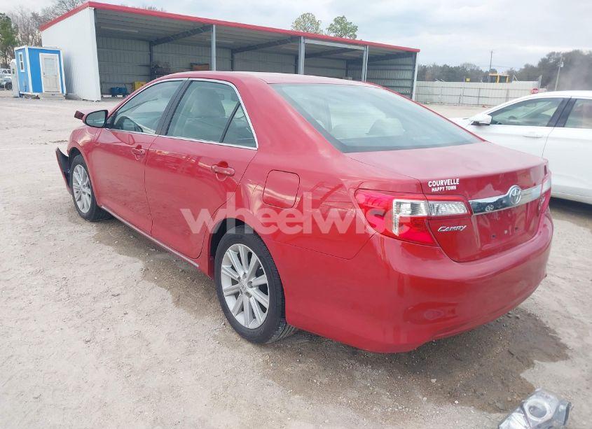 Photo 3 of 2014 Toyota Camry XLE (VIN 4T4BF1FK1ER375189)