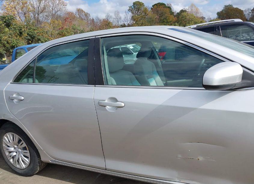 Photo 13 of 2014 Toyota Camry LE (VIN 4T4BF1FK1ER385723)