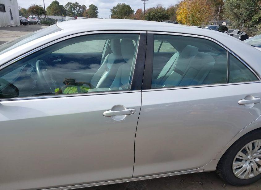 Photo 14 of 2014 Toyota Camry LE (VIN 4T4BF1FK1ER385723)