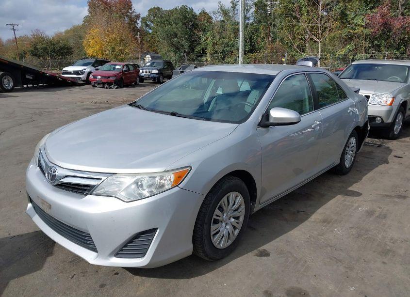 Photo 2 of 2014 Toyota Camry LE (VIN 4T4BF1FK1ER385723)