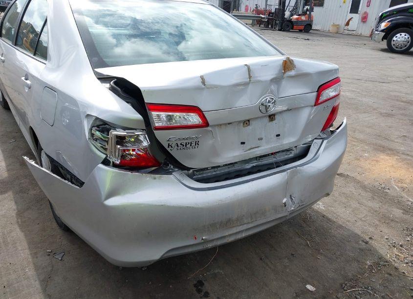 Photo 6 of 2014 Toyota Camry LE (VIN 4T4BF1FK1ER385723)