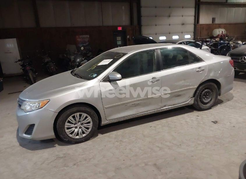 Photo 2 of 2014 Toyota Camry LE (VIN 4T4BF1FK1ER387410)