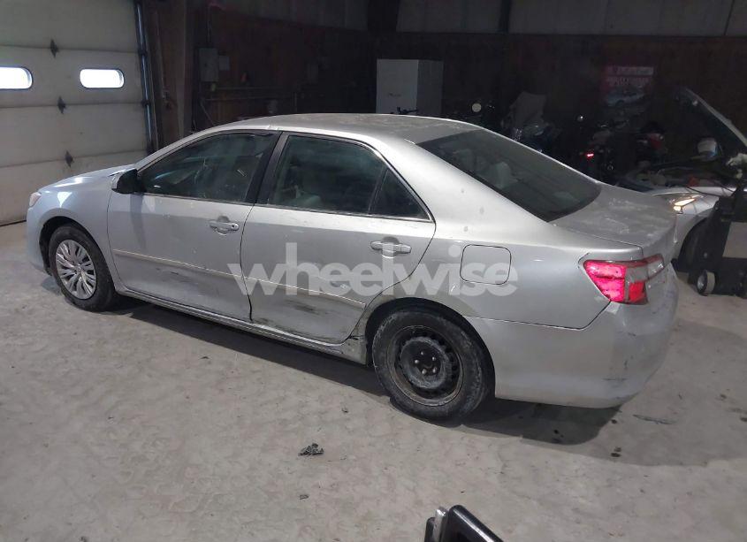 Photo 3 of 2014 Toyota Camry LE (VIN 4T4BF1FK1ER387410)