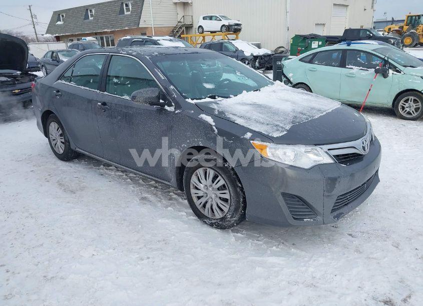 2014 Toyota Camry L/LE/SE/SE SPORT/XLE (VIN 4T4BF1FK1ER400379) main photo