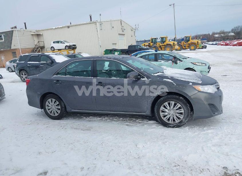 Photo 13 of 2014 Toyota Camry L/LE/SE/SE SPORT/XLE (VIN 4T4BF1FK1ER400379)