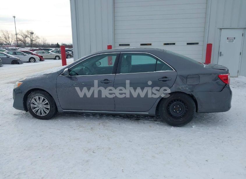 Photo 14 of 2014 Toyota Camry L/LE/SE/SE SPORT/XLE (VIN 4T4BF1FK1ER400379)