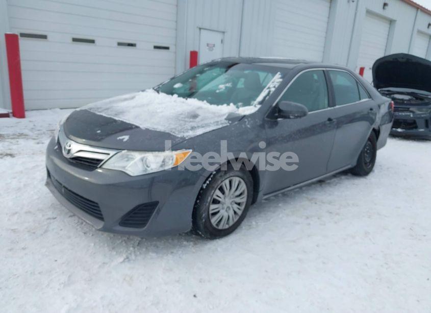 Photo 2 of 2014 Toyota Camry L/LE/SE/SE SPORT/XLE (VIN 4T4BF1FK1ER400379)