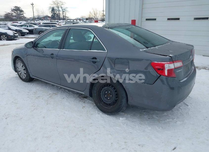Photo 3 of 2014 Toyota Camry L/LE/SE/SE SPORT/XLE (VIN 4T4BF1FK1ER400379)