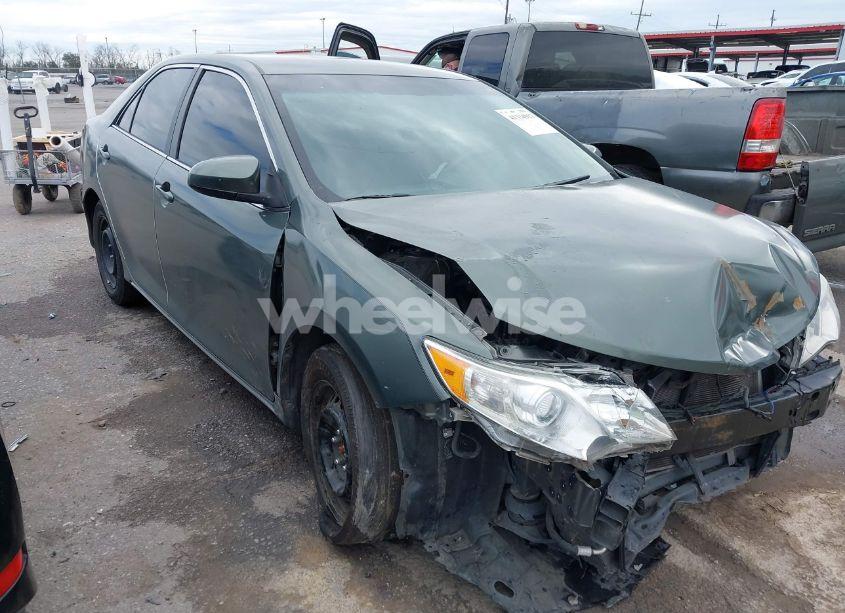 2014 Toyota Camry LE (VIN 4T4BF1FK1ER407235) main photo