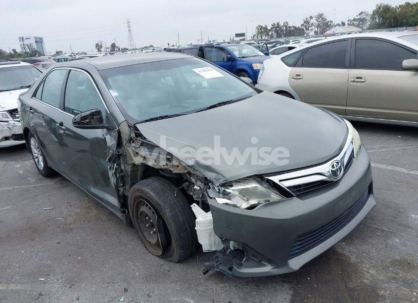 2014 Toyota Camry LE (VIN 4T4BF1FK1ER407512) main photo