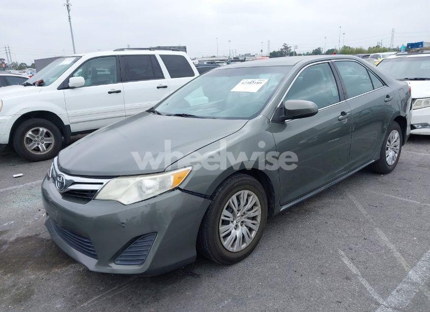 Photo 2 of 2014 Toyota Camry LE (VIN 4T4BF1FK1ER407512)