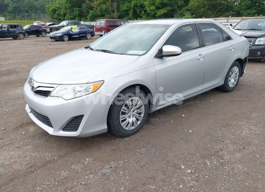 Photo 2 of 2014 Toyota Camry LE (VIN 4T4BF1FK1ER409941)
