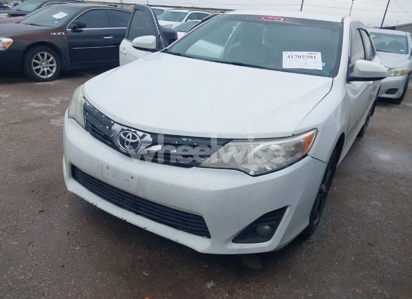 Photo 2 of 2014 Toyota Camry LE (VIN 4T4BF1FK1ER412600)