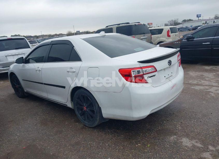 Photo 3 of 2014 Toyota Camry LE (VIN 4T4BF1FK1ER412600)