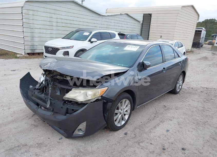 Photo 2 of 2014 Toyota Camry XLE (VIN 4T4BF1FK1ER413097)