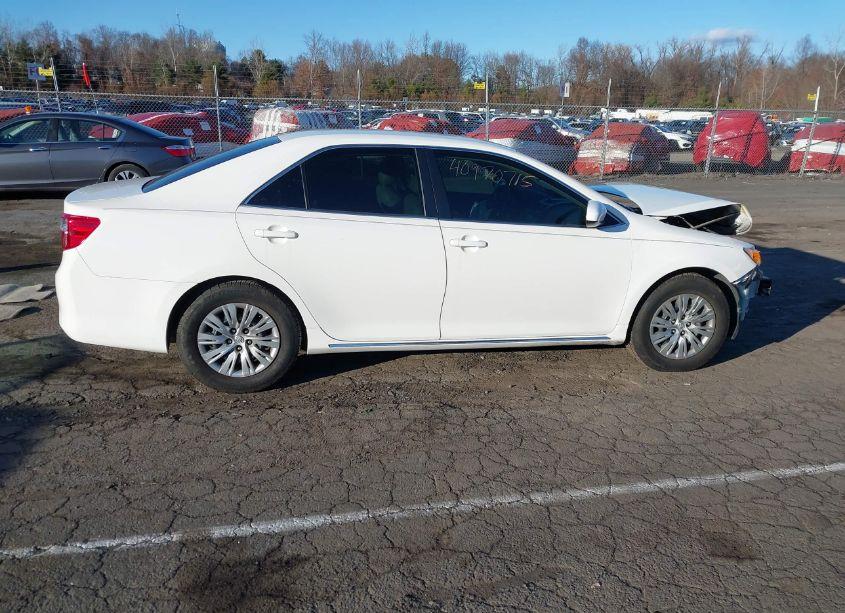 Photo 14 of 2014 Toyota Camry LE (VIN 4T4BF1FK1ER418087)
